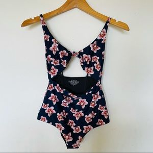 Acacia Indies in Isle